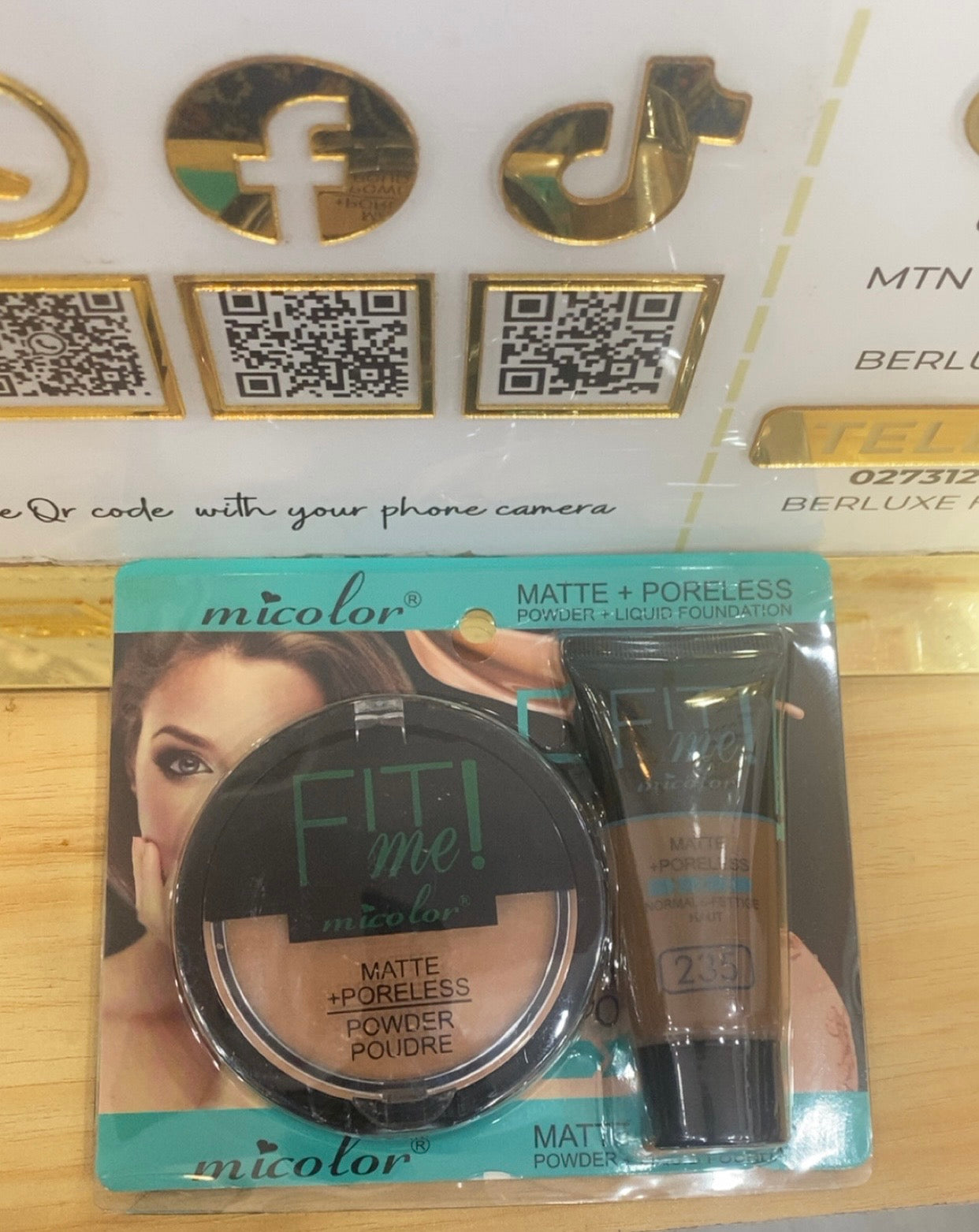 Powder and foundation set